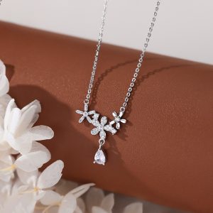 collar-floral-de-plata